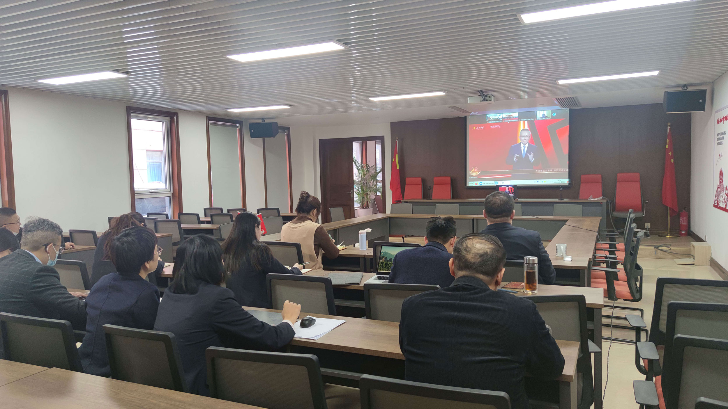 全体党员学习党的十九届六中全会精神